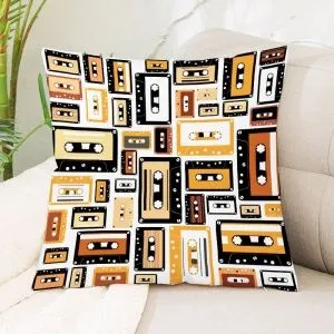 Чехол на декоративную подушку. Ретро кассеты. Хлопок. Размер 45 х 45 см.