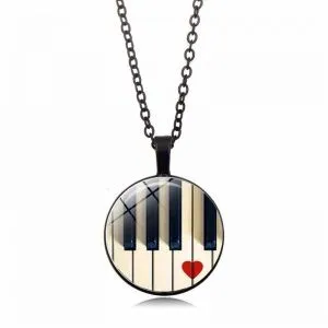 Кулон с цепочкой Клавиши с сердцем. Цвет черный. Оргстекло. Размер 25 мм.