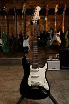 Fender Squier Affinity Series Stratocaster SSS Электрогитара (Б/У)