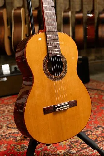 Perez 630 Cedar Гитара классическая Б/У.